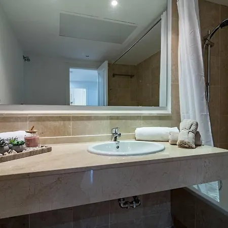 Apartment Stunning 2 Bedroom In Aloha Royal Rdr345