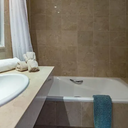 Stunning 2 Bedroom In Aloha Royal Rdr345 Apartment