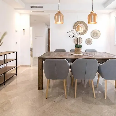 Apartment Stunning 2 Bedroom In Aloha Royal Rdr345